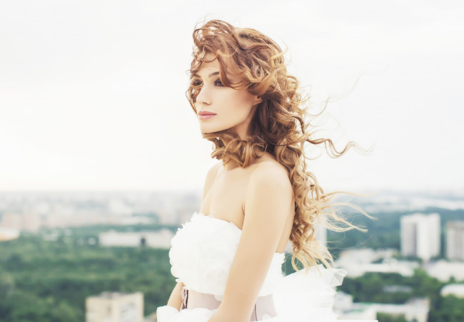 Обои картинки фото девушки, -unsort , брюнетки,  шатенки, ветер