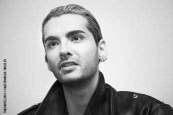 Картинка музыка tokio+hotel пирсинг серьги куртка щетина лицо певец черно-белая