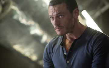 Картинка мужчины luke+evans люк эванс мужчина актер luke evans