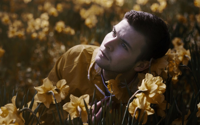 Обои картинки фото мужчины, - unsort, мужчина, портрет, цветы