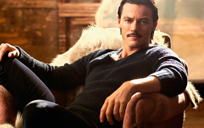 Обои картинки фото мужчины, luke evans, telegraph, men's, style, фотосессия, luke, evans