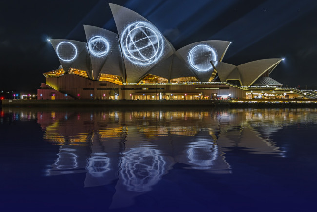 Обои картинки фото города, сингапур , сингапур, ночь, огни, иллюминация, узор, цвет, подсветка, отражение, город, вода