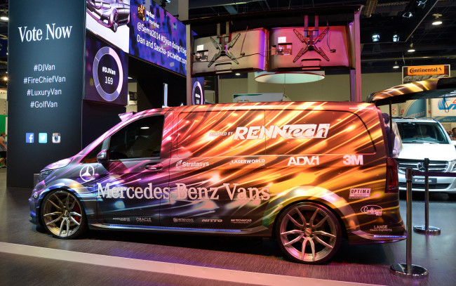 Обои картинки фото автомобили, выставки и уличные фото, mercedes