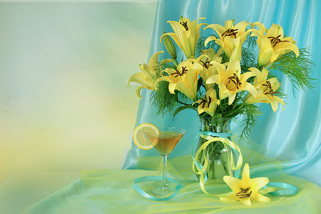 Обои картинки фото цветы, лилии,  лилейники, флора, кувшин, лето, красота