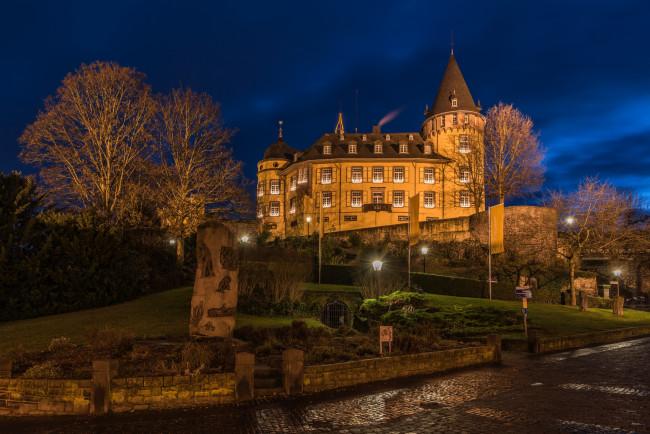 Обои картинки фото genoveva castle of mayen, города, замки германии, замок, огни, ночь
