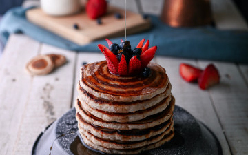Картинка еда блины +оладьи ягоды мед