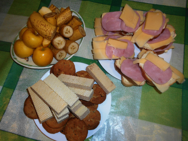 Обои картинки фото еда, бутерброды,  гамбургеры,  канапе, печенье, вафли, бананы, яблоки, сыр, колбаса, хлеб