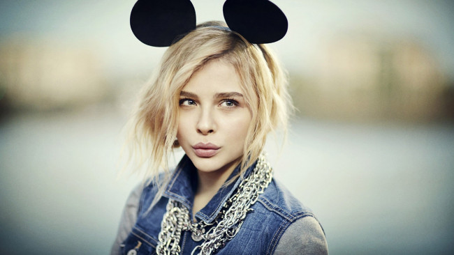 Обои картинки фото девушки, chloe grace moretz, уши, цепи, блондинка, актриса