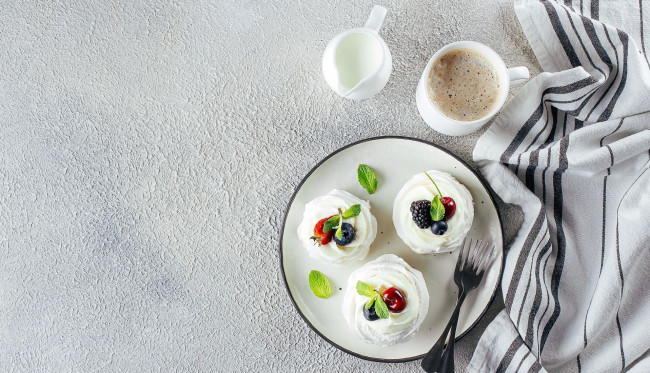 Обои картинки фото еда, пирожные,  кексы,  печенье, ягоды