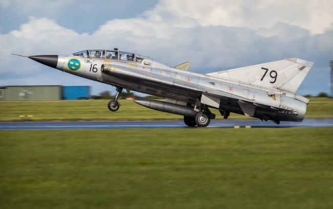 Обои картинки фото авиация, боевые самолёты, saab, 35, draken, ввс, швеции