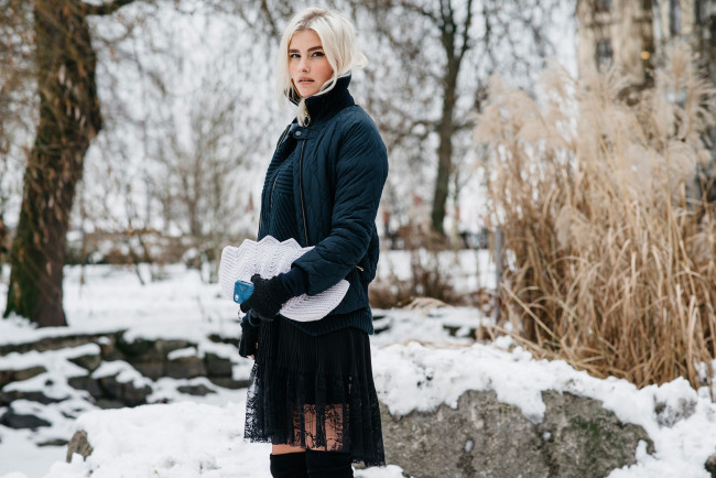 Обои картинки фото блондинка, девушки, -unsort , блондинки,  светловолосые, девушка, снег, зима, модель