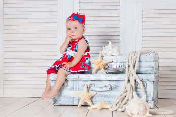 Картинка разное дети девочка чемоданы морские звезды канат