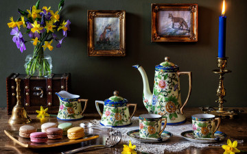 Картинка еда натюрморт свеча букет картины макаруны кофейник