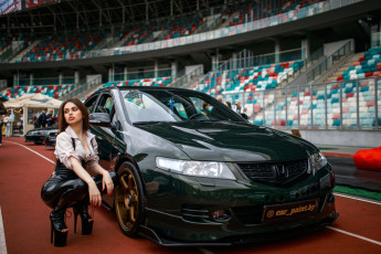 обоя девушка и авто, автомобили, -авто с девушками, девушка, женщина, шатенка, темноволосая, сексуальная, модель, звезда, позирует, разная, обувь, верхняя, стильная, одежда, нижнее, эротическое, бельё, трусы, лифчик, колготки, чулки, аксессуары, макияж, и, множество, элементов, на, фотографии