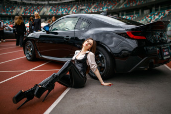 Картинка девушка+и+авто автомобили -авто+с+девушками девушка женщина шатенка темноволосая сексуальная модель звезда позирует разная обувь верхняя стильная одежда нижнее эротическое бельё трусы лифчик колготки чулки аксессуары макияж и множество элементов на фотографии