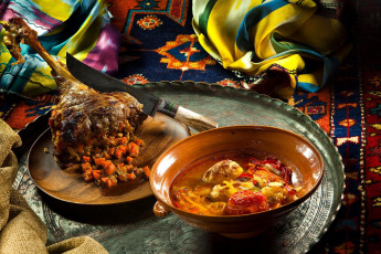 Картинка еда мясные блюда ковёр блюдо нож мясо поднос