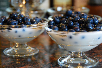 Картинка еда мороженое десерты креманки черника