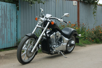 Картинка мотоциклы customs забор дорога мотоцикл цветы номер участка ворота