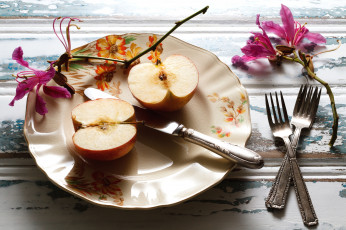 Картинка еда Яблоки половинки тарелка