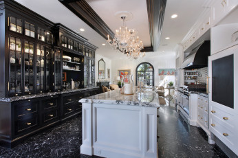 Картинка интерьер кухня стулья стол цветы