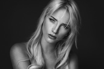 Картинка девушки -unsort+ Черно-белые+обои взгляд лицо