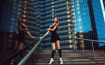 Картинка девушки -unsort+ брюнетки +шатенки здание пуанты лестница балерина