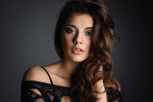 Обои картинки фото девушки, -unsort , брюнетки,  шатенки, взгляд, лицо