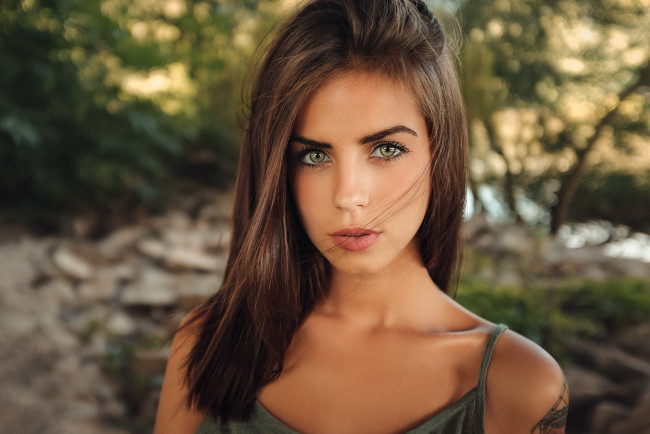 Обои картинки фото девушки, -unsort , брюнетки,  шатенки, взгляд, лицо