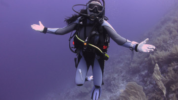 обоя спорт, - другое, девушка, акваланг, водоем, растение