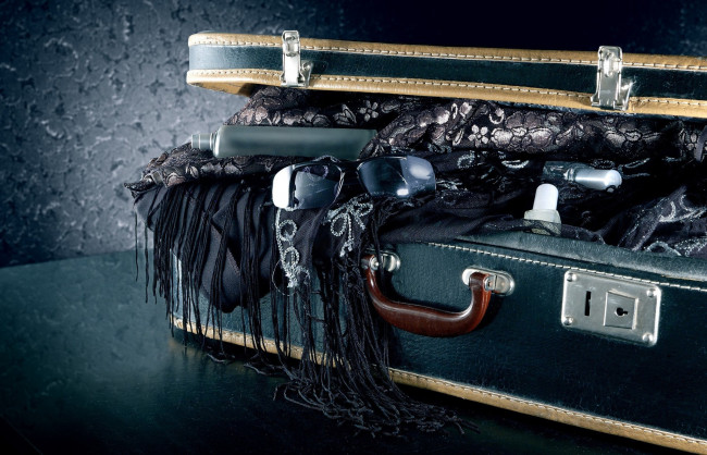 Обои картинки фото разное, одежда,  обувь,  текстиль,  экипировка, очки, чемодан, шаль