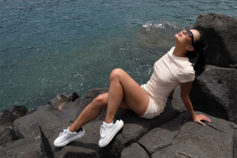 Картинка девушка+-+girl девушки -+брюнетки +шатенки девушка женщина брюнетка темноволосая сексуальная модель звезда позирует разная обувь верхняя стильная одежда нижнее эротическое бельё трусы лифчик колготки чулки аксессуары макияж и множество элементов на фотографии