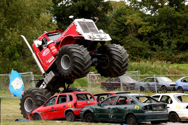 Обои картинки фото спорт, big, foot, прыжок, колеса, грузовик