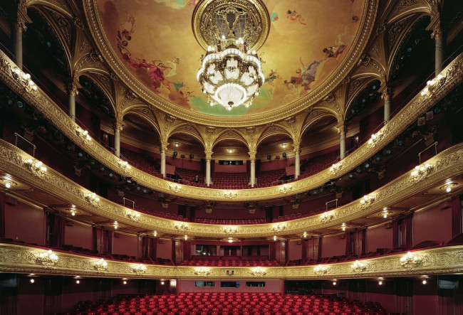 Обои картинки фото королевский, оперный, театр, швеции, стокгольм, интерьер, театральные, концертные, кинозалы, люстра, роспись, позолота, ложи