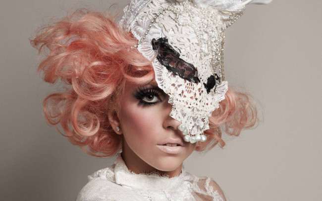 Обои картинки фото музыка, lady, gaga, шляпа
