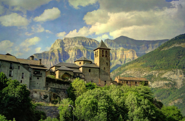 Обои картинки фото города, дворцы, замки, крепости, горы, лес, башня