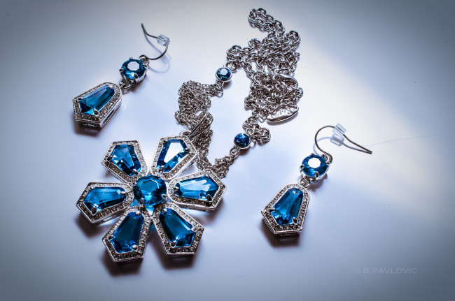 Обои картинки фото разное, украшения, аксессуары, веера, кулон, серьги, камни, цветок