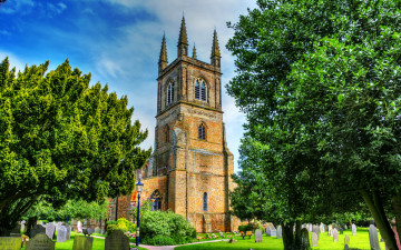 Картинка saint mary`s lutterworth города католические соборы костелы аббатства парк трава деревья памятники костел