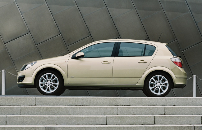 Обои картинки фото автомобили, vauxhall, 5-door, astra, светлый