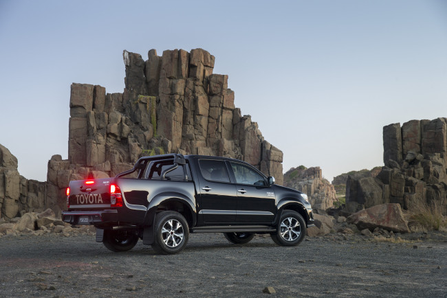 Обои картинки фото автомобили, toyota, hilux, темный, 2014г, cab, black, double