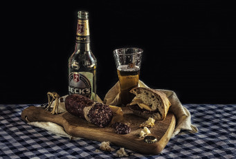 Картинка еда натюрморт колбаса хлеб пиво