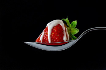 Картинка еда клубника +земляника ложка ягодка