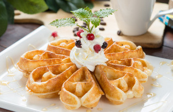 Картинка еда блины +оладьи вафли крем ягоды десерт