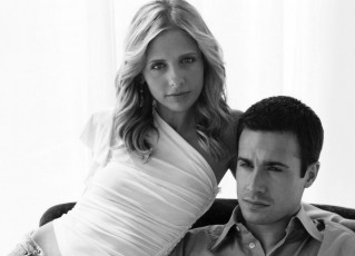 Картинка разное мужчина+женщина парень топ актриса черно-белая sarah michelle gellar