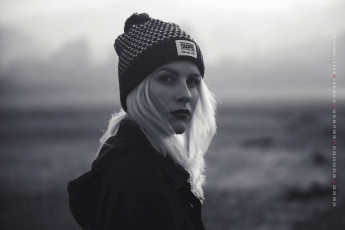 Картинка календари компьютерный+дизайн 2019 шапка взгляд девушка женщина профиль calendar