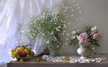 Картинка еда натюрморт виноград букет розы персики