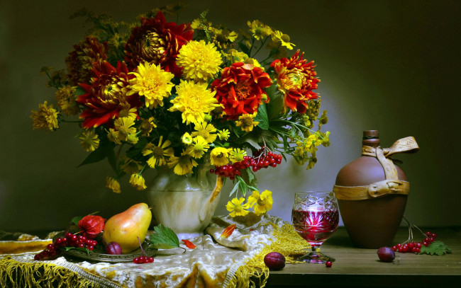 Обои картинки фото еда, натюрморт, сливы, букет, наливка, калина