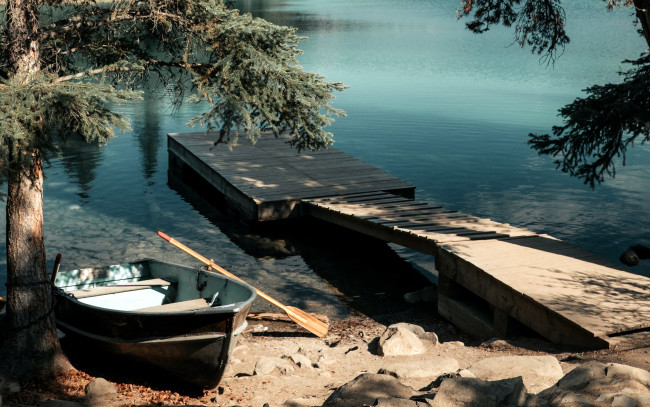 Обои картинки фото корабли, лодки,  шлюпки, камни, лодка, мостки