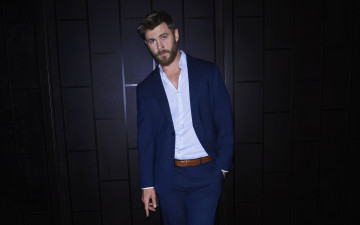 Картинка мужчины chris+hemsworth актер костюм борода