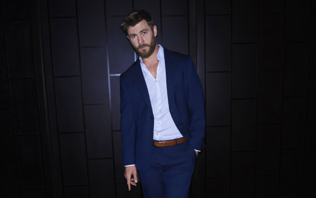 Обои картинки фото мужчины, chris hemsworth, актер, костюм, борода