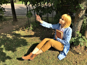 Картинка девушки симонет+секунова образ книга дерево